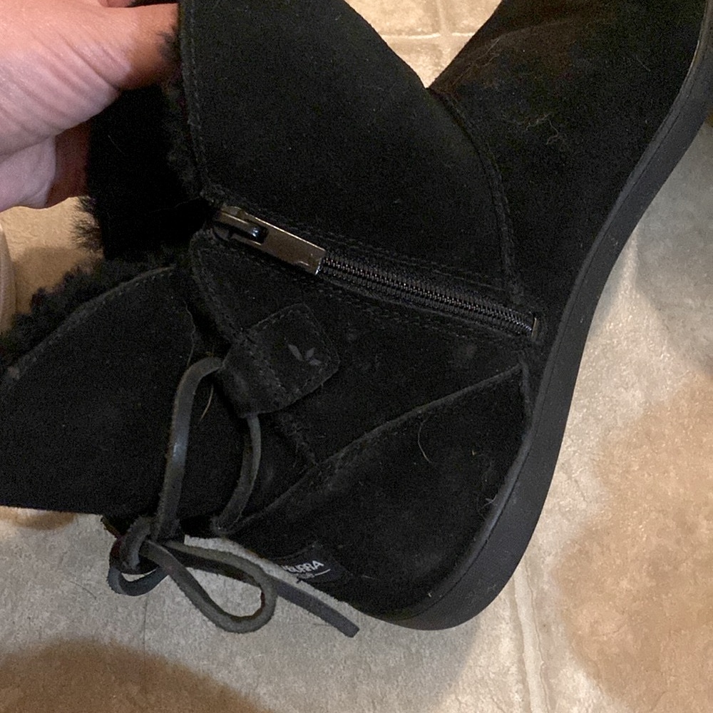 Kookaburra by UGG Cozy Boots - Size 9 NWOT